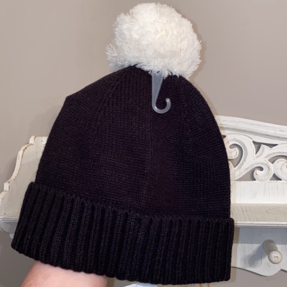 Kate Spade ‘ooh la la’ Pom Beanie Hat NWT in Black & White - Picture 3 of 14